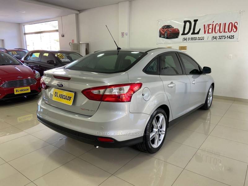 FORD - FOCUS - 2014/2015 - Prata - R$ 55.900,00