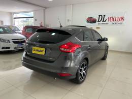 FORD - FOCUS - 2017/2018 - Cinza - R$ 75.900,00