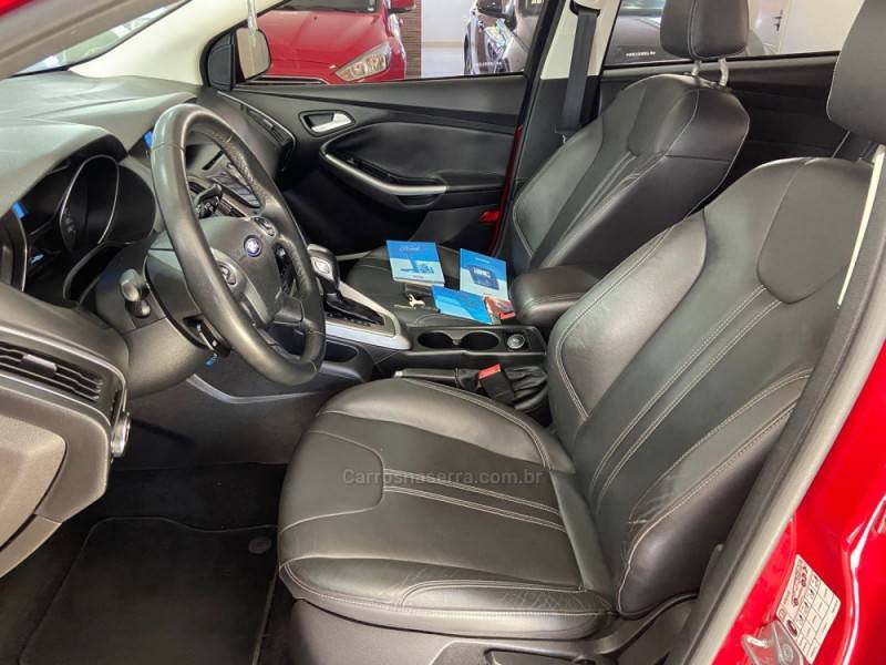 FORD - FOCUS - 2014/2015 - Vermelha - R$ 55.900,00