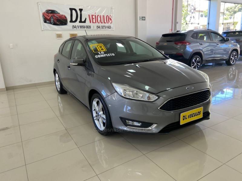 FORD - FOCUS - 2017/2018 - Cinza - R$ 68.900,00