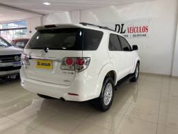 TOYOTA - HILUX SW4 - 2012/2013 - Branca - R$ 139.900,00