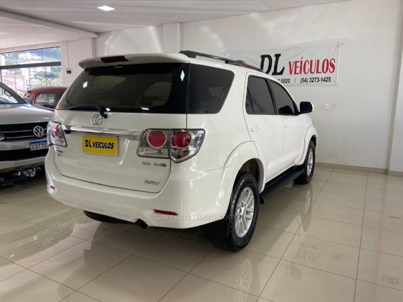 TOYOTA - HILUX SW4 - 2012/2013 - Branca - R$ 139.900,00