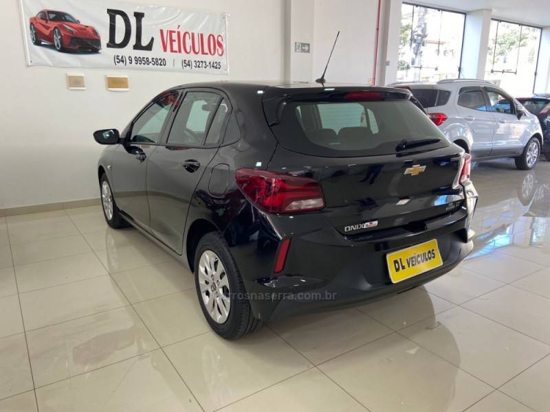 CHEVROLET - ONIX - 2020/2020 - Preta - R$ 61.900,00