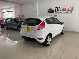 FORD - FIESTA - 2015/2016 - Branca - R$ 49.900,00