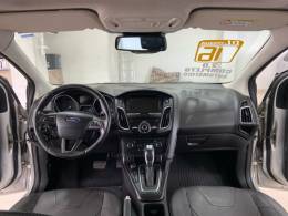 FORD - FOCUS - 2015/2016 - Prata - R$ 67.900,00