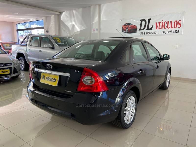 FORD - FOCUS - 2008/2009 - Preta - R$ 37.900,00