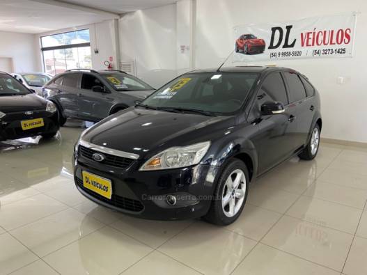 FORD - FOCUS - 2012/2013 - Preta - R$ 45.900,00
