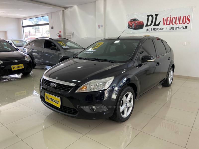 FORD - FOCUS - 2012/2013 - Preta - R$ 45.900,00
