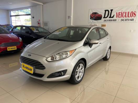 FORD - FIESTA - 2014/2015 - Prata - R$ 46.900,00