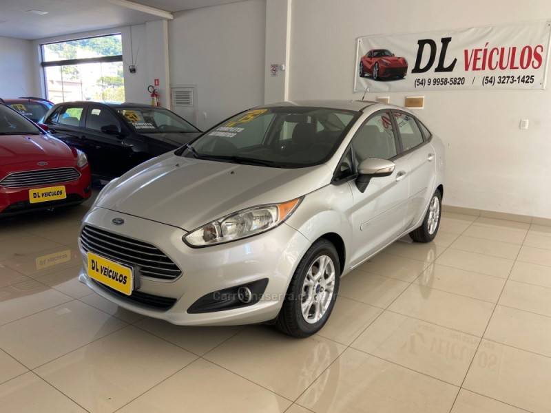 FORD - FIESTA - 2014/2015 - Prata - R$ 46.900,00