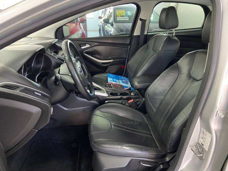 FORD - FOCUS - 2014/2015 - Prata - R$ 55.900,00