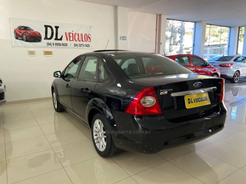 FORD - FOCUS - 2008/2009 - Preta - R$ 37.900,00