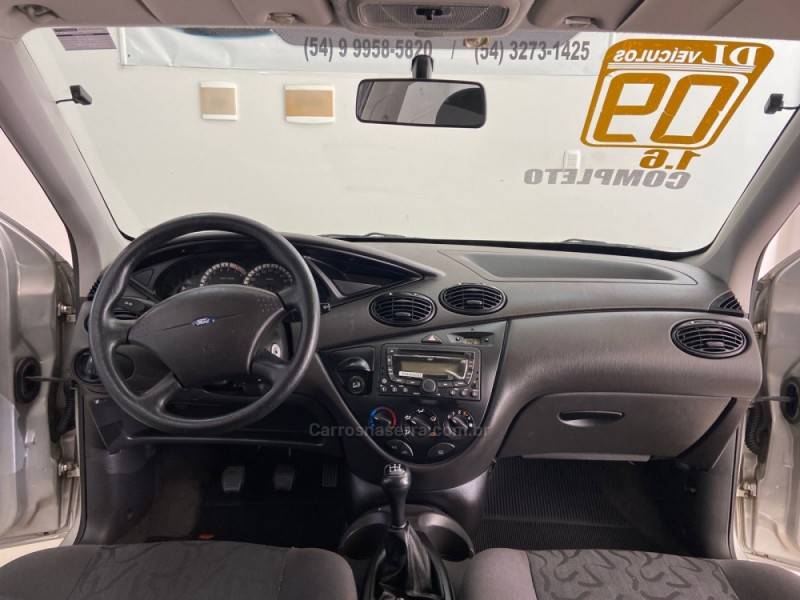 FORD - FOCUS - 2008/2009 - Prata - R$ 28.900,00