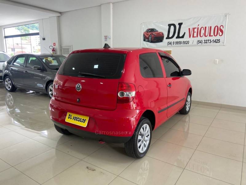 VOLKSWAGEN - FOX - 2008/2009 - Vermelha - R$ 21.900,00