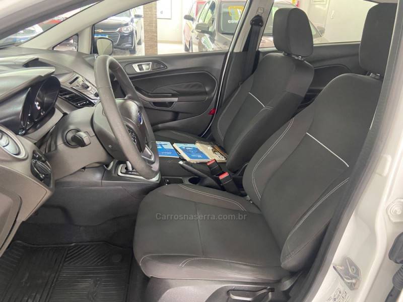 FORD - FIESTA - 2015/2016 - Branca - R$ 49.900,00