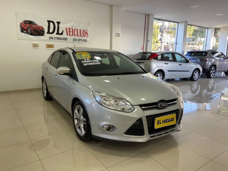 FORD - FOCUS - 2014/2015 - Prata - R$ 55.900,00