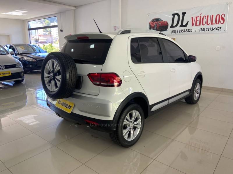 VOLKSWAGEN - CROSSFOX - 2016/2017 - Branca - R$ 57.900,00
