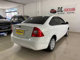 FORD - FOCUS - 2012/2013 - Branca - R$ 45.900,00