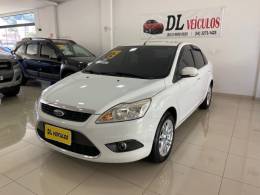 FORD - FOCUS - 2012/2013 - Branca - R$ 45.900,00