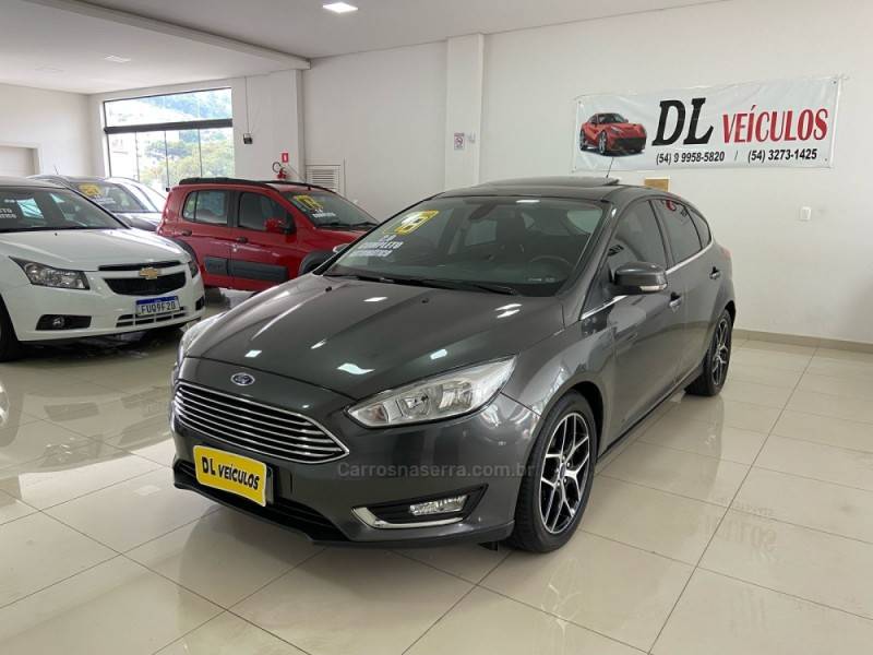 FORD - FOCUS - 2017/2018 - Cinza - R$ 75.900,00