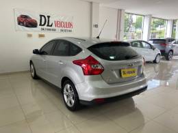 FORD - FOCUS - 2014/2015 - Prata - R$ 53.900,00
