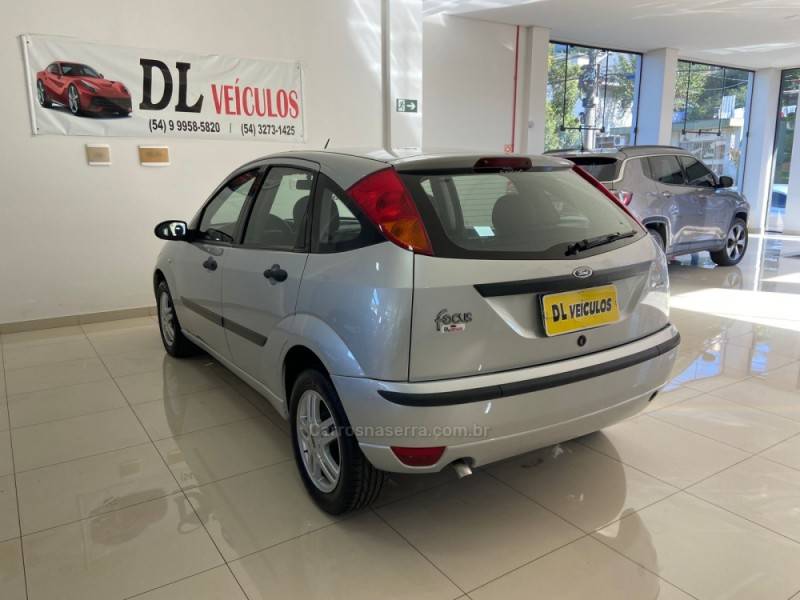 FORD - FOCUS - 2008/2009 - Prata - R$ 28.900,00