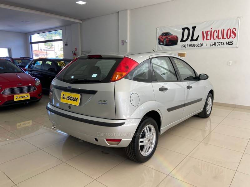 FORD - FOCUS - 2008/2009 - Prata - R$ 28.900,00