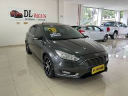 FORD - FOCUS - 2017/2018 - Cinza - R$ 75.900,00