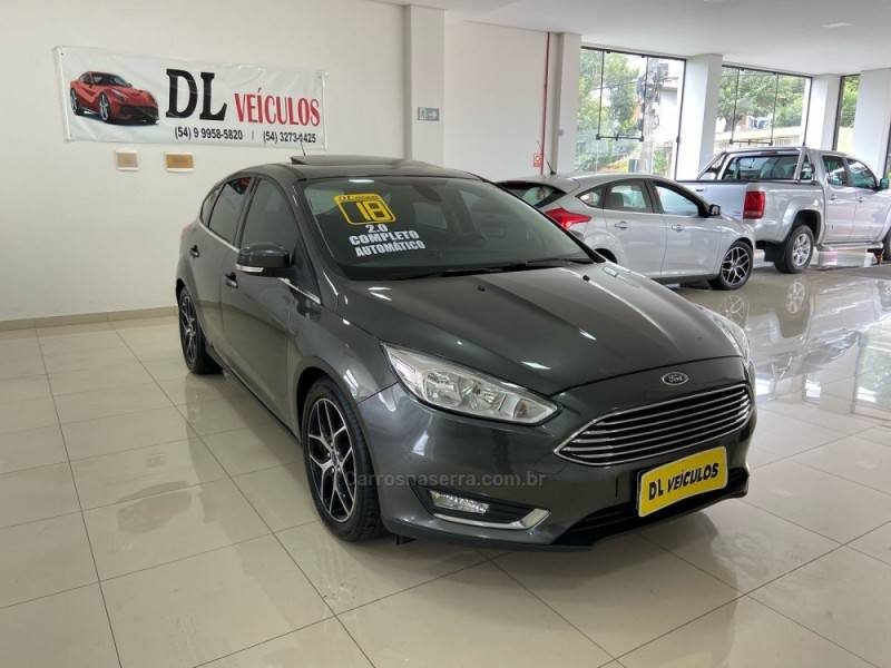 FORD - FOCUS - 2017/2018 - Cinza - R$ 75.900,00