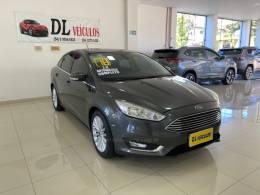 FORD - FOCUS - 2017/2018 - Cinza - R$ 74.900,00