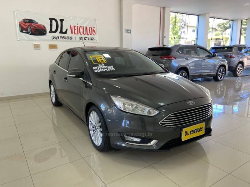 FORD - FOCUS - 2017/2018 - Cinza - R$ 74.900,00