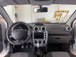 FORD - FIESTA - 2013/2014 - Prata - R$ 32.900,00