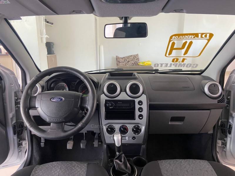 FORD - FIESTA - 2013/2014 - Prata - R$ 32.900,00