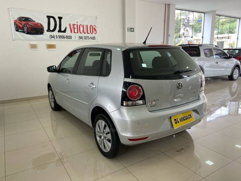 VOLKSWAGEN - POLO - 2013/2014 - Prata - R$ 45.900,00