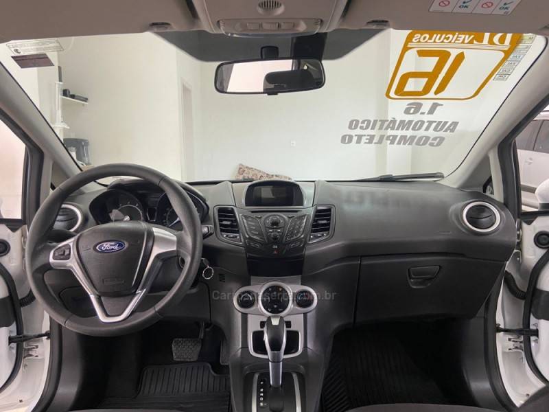 FORD - FIESTA - 2015/2016 - Branca - R$ 49.900,00