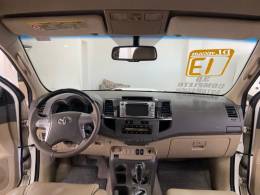 TOYOTA - HILUX SW4 - 2012/2013 - Branca - R$ 139.900,00