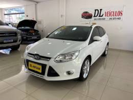 FORD - FOCUS - 2013/2014 - Branca - R$ 49.900,00