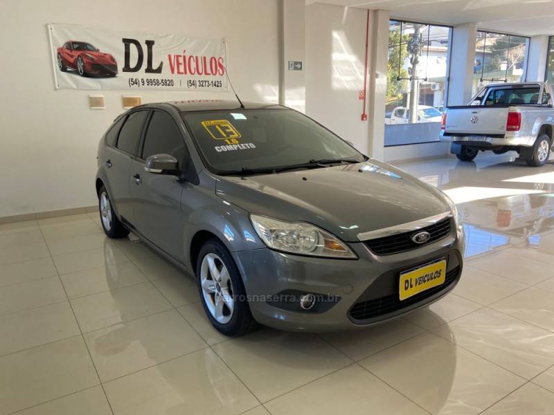 FORD - FOCUS - 2012/2013 - Cinza - R$ 45.900,00
