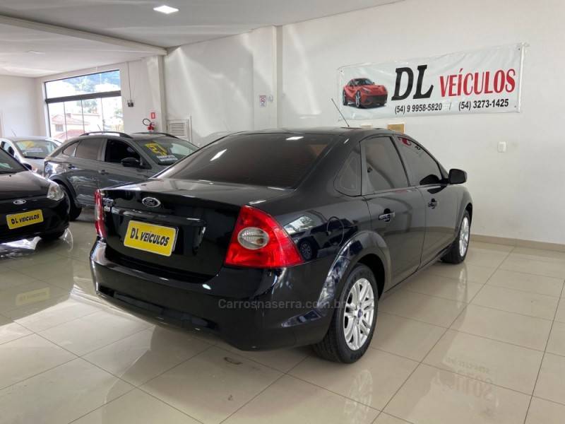 FORD - FOCUS - 2012/2013 - Preta - R$ 45.900,00