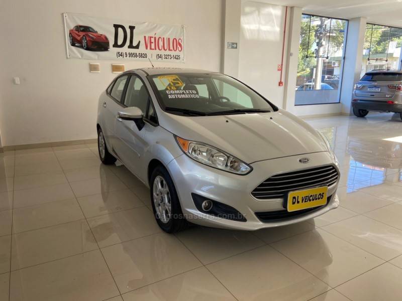 FORD - FIESTA - 2014/2015 - Prata - R$ 46.900,00