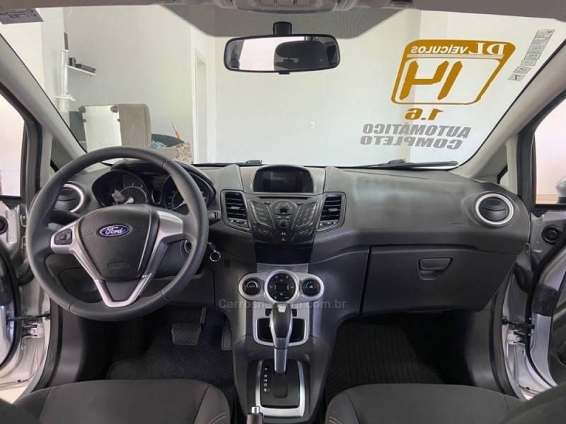 FORD - FIESTA - 2013/2014 - Prata - R$ 42.900,00