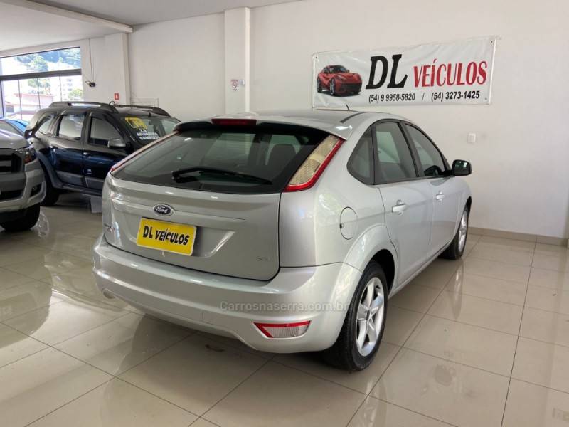 FORD - FOCUS - 2012/2013 - Prata - R$ 46.900,00