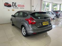 FORD - FOCUS - 2013/2014 - Cinza - R$ 54.900,00