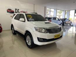 TOYOTA - HILUX SW4 - 2012/2013 - Branca - R$ 139.900,00