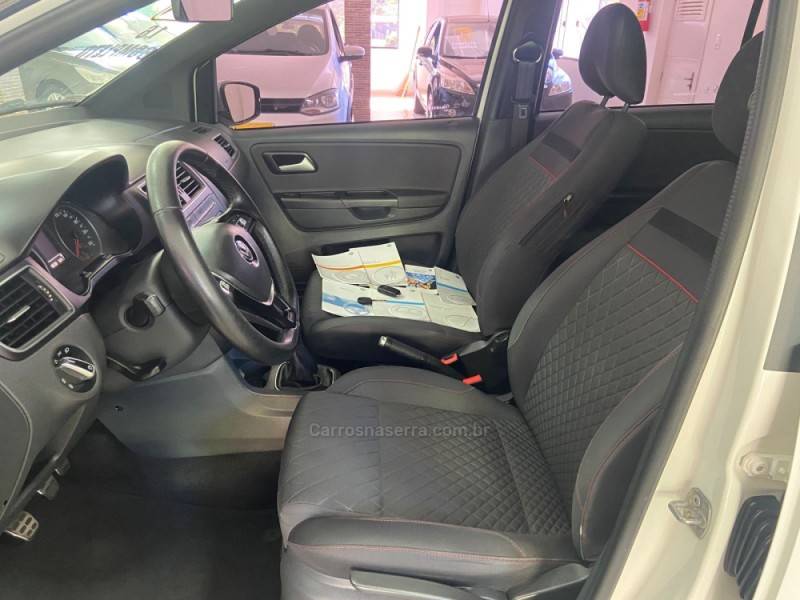 VOLKSWAGEN - CROSSFOX - 2016/2017 - Branca - R$ 57.900,00