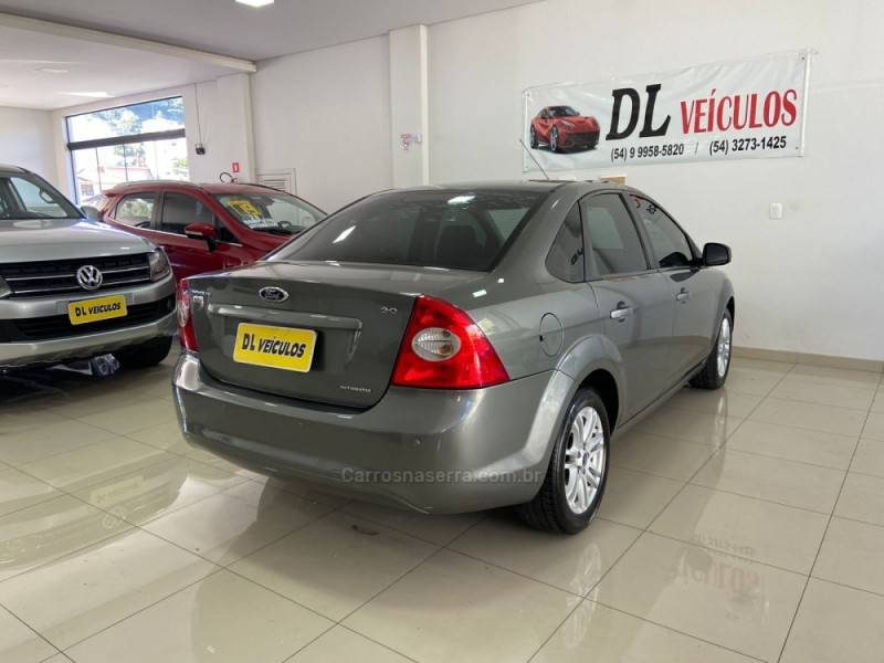 FORD - FOCUS - 2012/2013 - Cinza - R$ 43.900,00