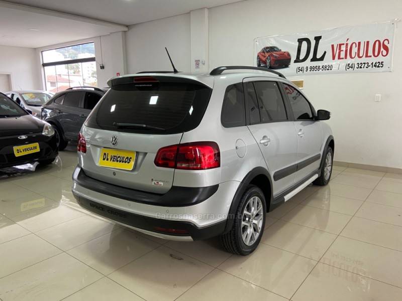 VOLKSWAGEN - SPACE CROSS - 2012/2013 - Prata - R$ 44.900,00