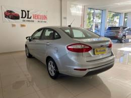 FORD - FIESTA - 2014/2015 - Prata - R$ 46.900,00