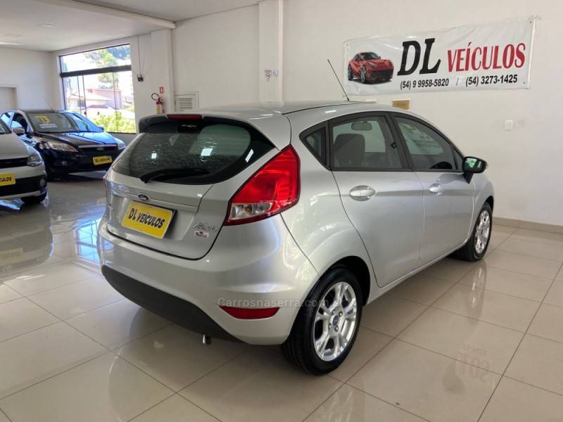 FORD - FIESTA - 2013/2014 - Prata - R$ 42.900,00