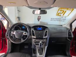 FORD - FOCUS - 2014/2015 - Vermelha - R$ 55.900,00
